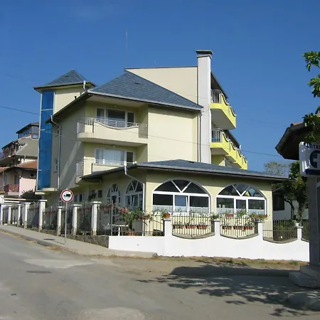 Хотел Family Atlas