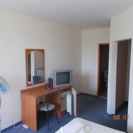 Хотел Family Atlas 2*